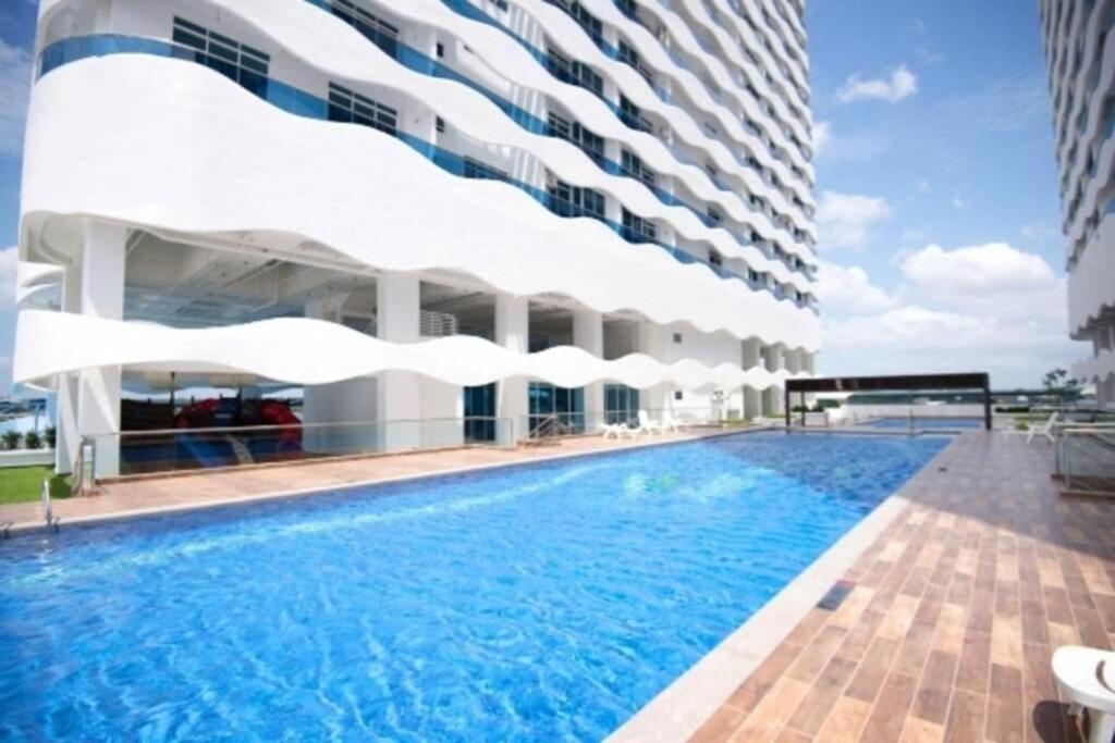 The Wave - Kota Laksamana -- Pool View -- 6 Pax Apartment Malacca Exterior foto